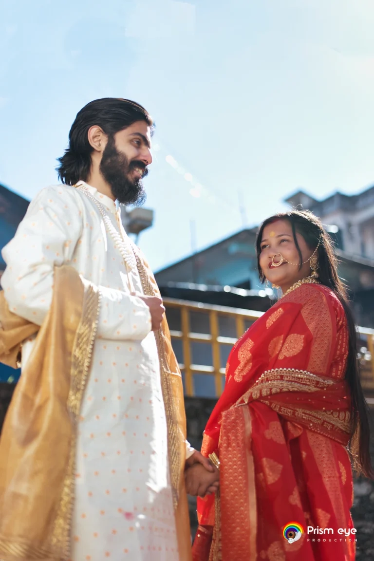 joyful-couple-conversation-destination-wedding