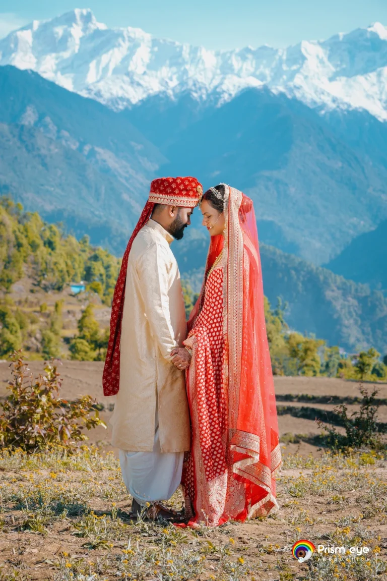 romantic-couple-portrait-himalayan-destination-wedding