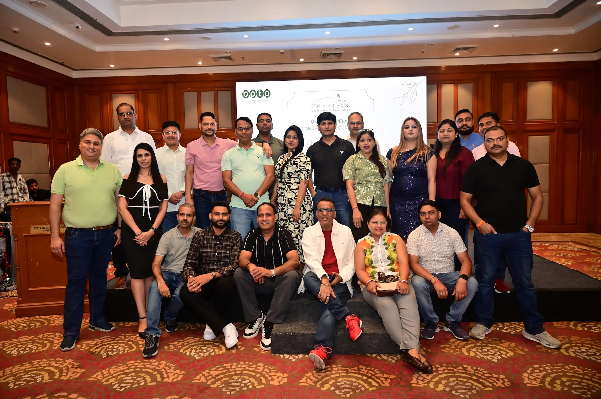 Corporate team group photo in Uttarakhand