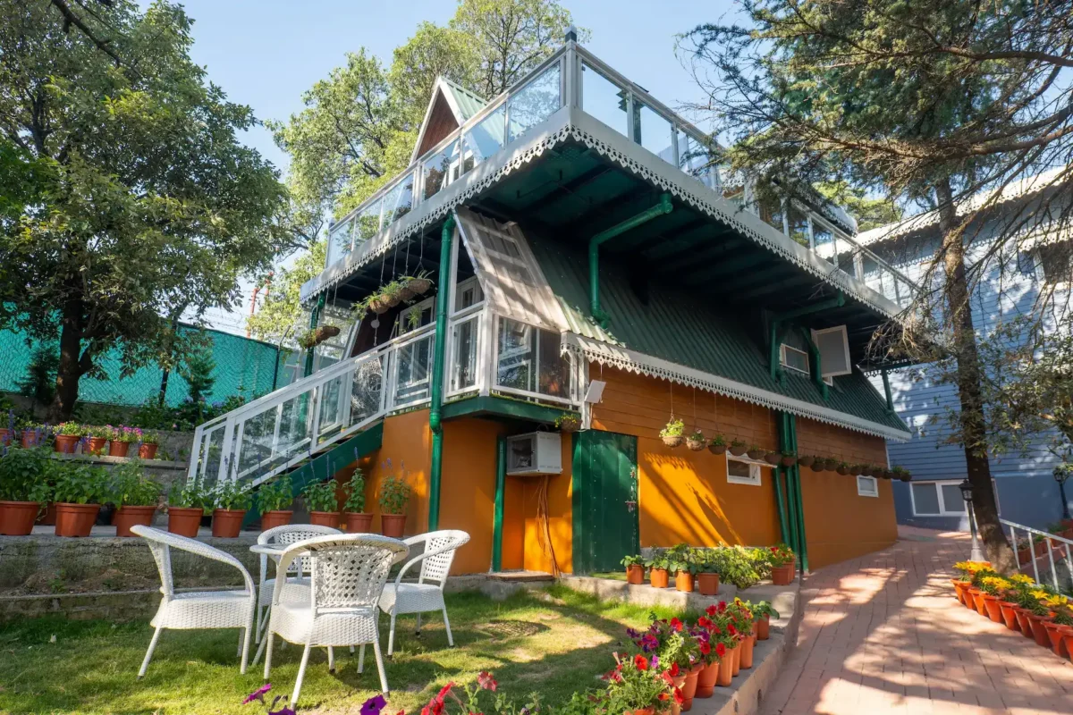 Beautiful heritage villa in Mussoorie featuring classic colonial architecture, landscaped gardens, and peaceful Himalayan surroundings. Colonial-style heritage villa with garden and mountain surroundings in Mussoorie, Uttarakhand.